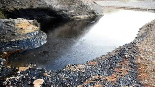 جوشش طلای سیاه از زمین این شهر+عکس