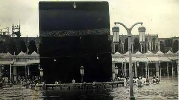  تصویری منحصر به فرد و کمتر دیده شده از حادثه سیل در کعبه +عکس 