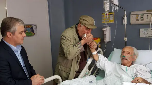 لحظه بوسه آقای بازیگر + جزییات