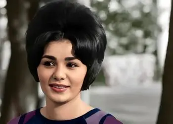 فیلم /  برگزاری مراسم تولد مجلل فرح پهلوی در استادیوم امجدیه تهران در اواخر دهه 40 / ملکه بازی بین ...