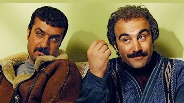 میز عزای ساده و بدون تجملات پدر محسن تنابنده، نقی معمولی پایتخت/ ته چهره پدر و پسر چقدر شبیه هم بود+عکس