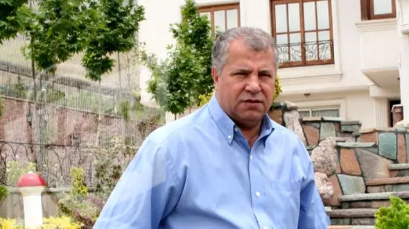 علی پروین: من هیچ وقت با شورت فوتبال بازی نمی کردم و همیشه شلوار می پوشیدم و کتانی چینی، اولین پولی که دادند به من پدرم گفت دزدیده‌ای و...+فیلم