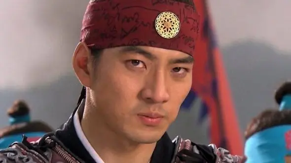 نگاهی به دکوراسیون ایرانی خانه جومونگ و سه قلوهای با نمکش/ خودنمایی سلیقه ایرانی در خانه بازیگر کره ای