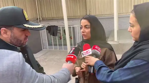 فیلم لحظه تحویل موبایل سرقتی دختر تهرانی توسط سرکلانتر دوم پلیس پیشگیری