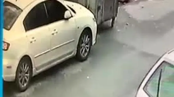 فیلم سرقت مزدا 3 در سه ثانیه