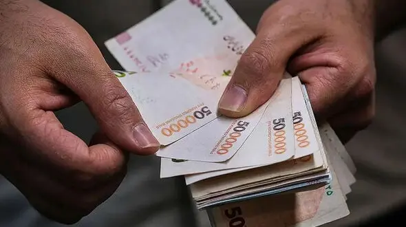 درخواست مجلس برای ترمیم حقوق کارمندان؛ دولت هرچه سریع‌تر لایحه افزایش حقوق را ارسال کند