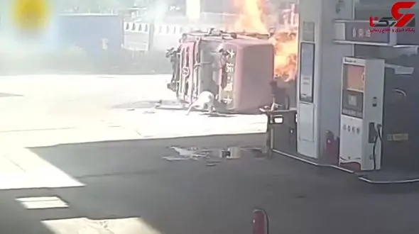 تصادف دو تریلر و آتش سوزی مهیب در پمپ گاز + فیلم