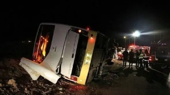 فاجعه تلخ سقوط مینی بوس در کوهرنگ / 18 کشته و زخمی به‌جا گذاشت!