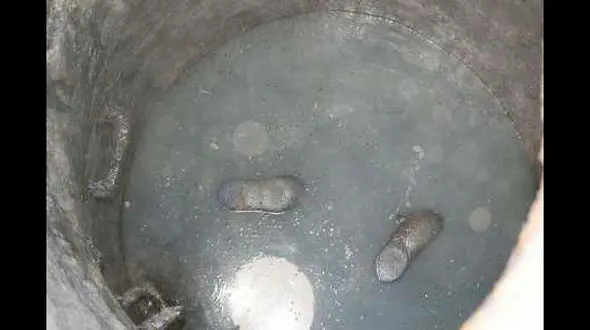  جسد کودک 3 ساله در چاه فاضلاب چه می کرد؟ + عکس دلخراش