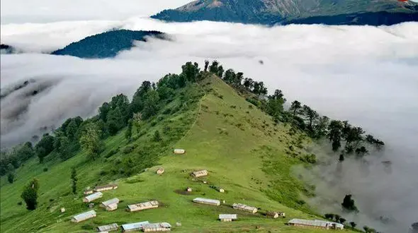 فیلم/ تصاویر رویایی حرکت ابرها بر فراز تپه‌های گیلان 