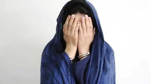 بازداشت زن جوان با لباس و درجه سرهنگی پلیس در تهران  +عکس