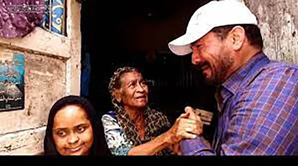 ببینید / پر بازدیدترین کلیپ در هند / سیلی وزیر به صورت یک زن