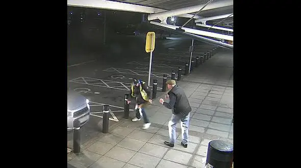 بد شانسی یک سارق پس از برخورد با پیرمرد 77 ساله بوکسور + فیلم