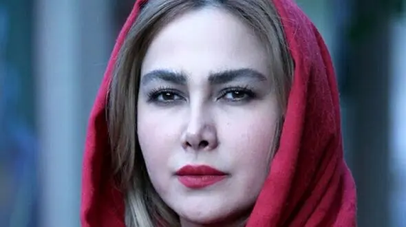 رفتار ریسکی آناهیتا نعمتی در یک قدمی مار افعی! / خانم بازیگر دل به آتش زد !
