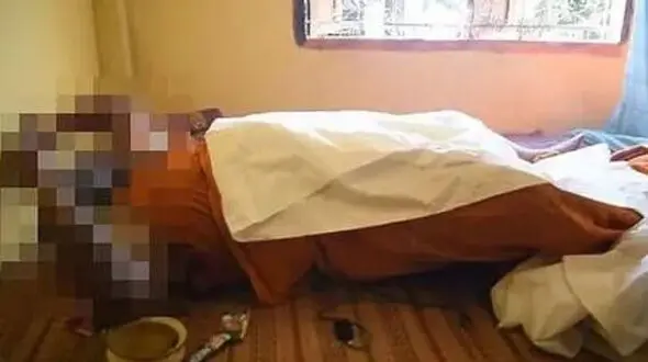 عکس / مرگ یک زن به خاطر برق گرفتگی با شارژ تلفن همراه