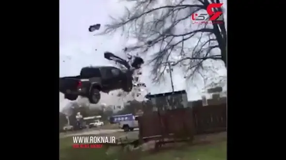 پرواز عجیب خودرو پیکاپ سرقتی هنگام تعقیب و گریز پلیس !+فیلم و تصاویر