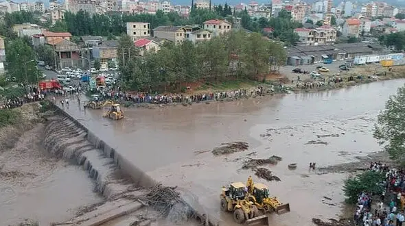 سی و سه پل تالش مسدود شد / سیل خرابی به بار آورد