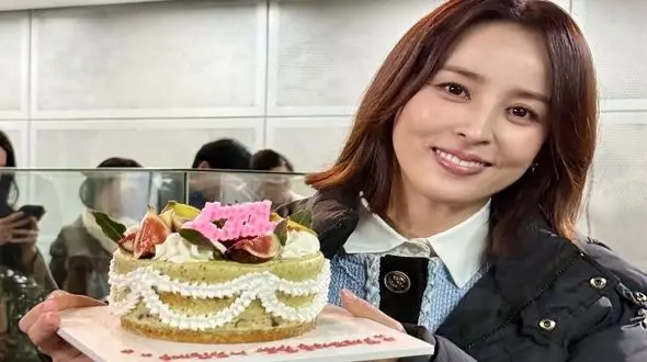 فیلم/ دکوراسیون خانه شیک و مینیمال سوسانو سریال جومونگ و شوهر جنتلمنش / تولد 44 سالگی خانم بازیگر