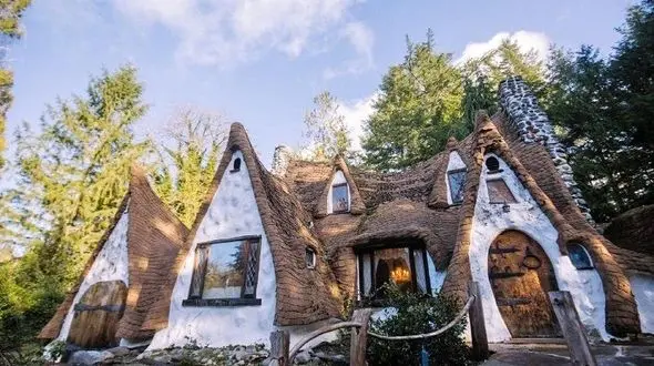 در دنیای واقعی به گران ترین کلبه زیبای سفید برفی بروید+تصاویر