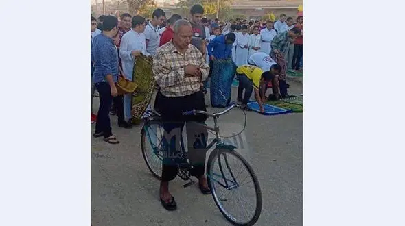 خنده های مردم در فضای مجازی، قاتل مردی که نماز خواندن عجیبش سوژه شد+ عکس