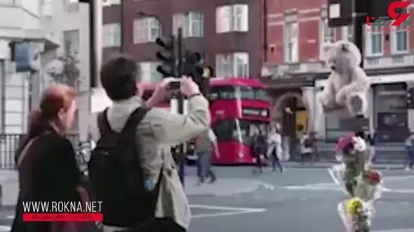 خرس‌های عروسکی آلودگی هوا را به مردم یادآور می‌شوند +فیلم