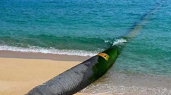 قاچاق ماهرانه سوخت در سواحل میناب / 6 کیلومتر لوله کشی زیر شن