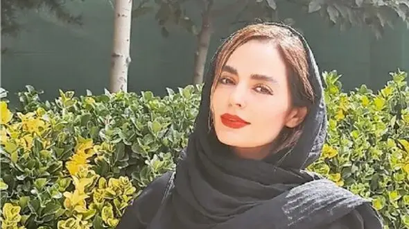 5 تصویر از استایل تابستونی سپیده خداوردی با رنگ های شاد در سفر کیش