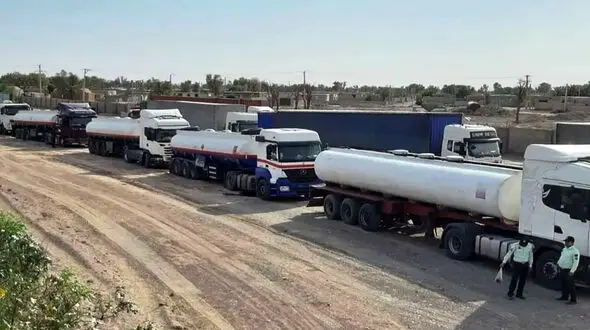تانکرهای ایرانی در افغانستان آواره مانده اند / دو ماه بلاتکلیفی در دل بیابان!