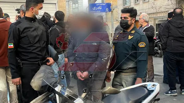 حرفهای تکان دهنده پیرزن هنگام مواجهه با خفتگیر خیابان پیروزی تهران + فیلم