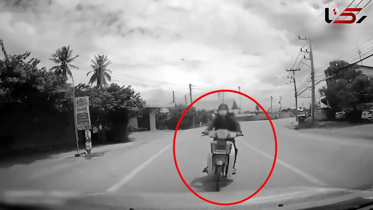 فیلم شاخ به شاخ شدن خانم موتور سوار  با ماشین 