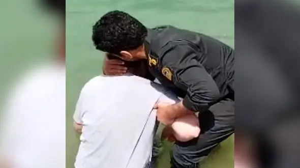 نجات مرد مهابادی از مرگ حتمی توسط دو افسر شجاع + فیلم