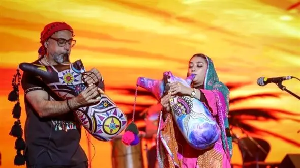 فیلم باشکوه از نی‌انبان نوازی لیانا دختر محسن شریفیان در کنسرت اهواز ! / همه مبهوت شدند !