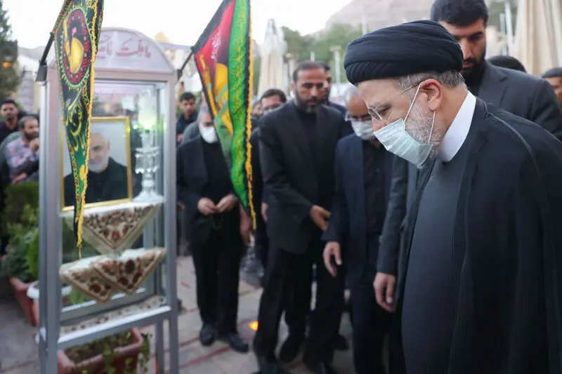 زیارت گلزار شهدای کرمان و مزار سردار قاسم سلیمانی در سفر استانی رییس جمهور به کرمان