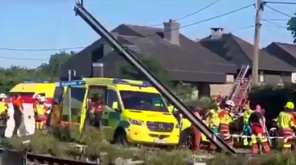 فیلم برخورد مرگبار قطار با مینی‌بوس مدرسه در بلژیک