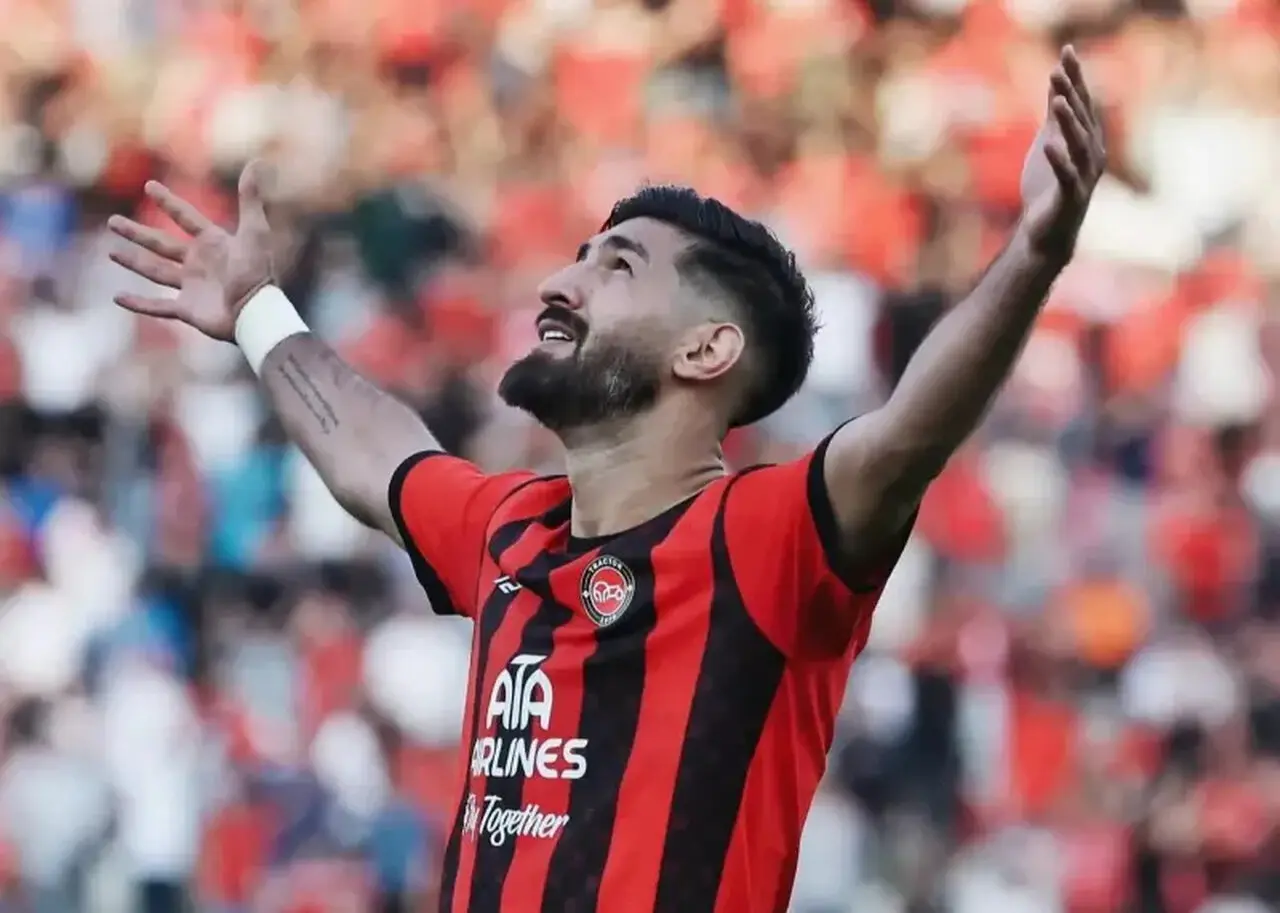 گزارش لحظه به لحظه از بازی تراکتور و پیکان: نتیجه 2 - 0