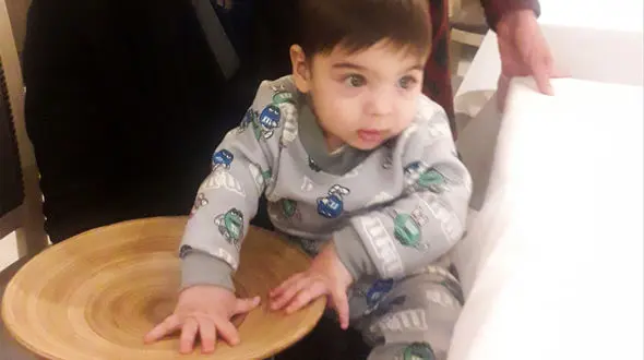 فیلم /  این پسربچه گمشده کجاست ؟! / مادر دستفروش ماهور 8 ماه  خواب ندارد !