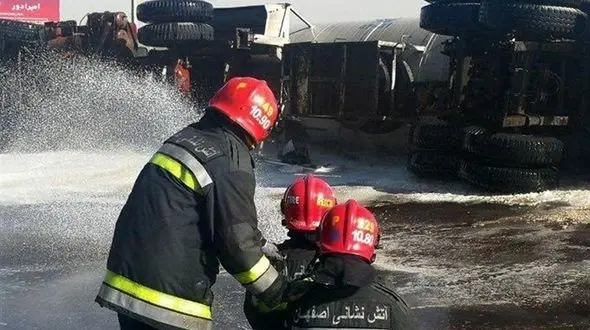 واژگونی یک تانکر حامل گاز‌ مایع در اصفهان
