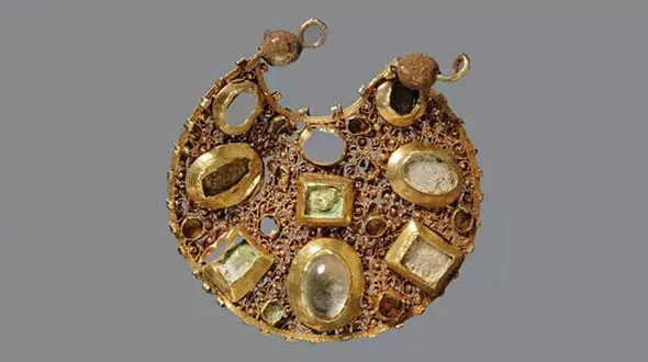 کشف گنج حیرت انگیز / فقط شگرد کشف اش را بخوانید ! 