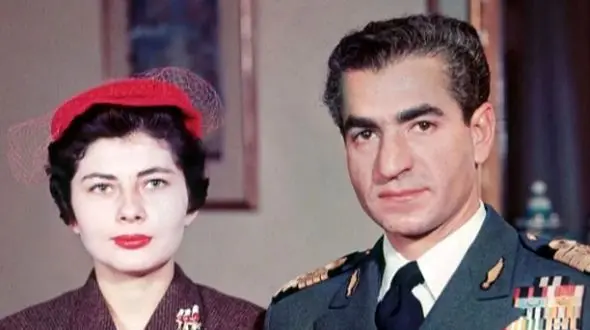 فیلم و عکس / نگاهی به جواهرات خیره کننده  ثریا، زن دوم محمدرضا پهلوی/ همه جواهرات ملکه منحصربفرد بویژه  کفش سیندرلایی اش با نخ نقره و ....