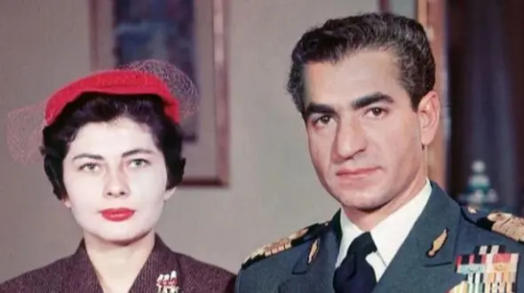 فیلم و عکس / نگاهی به جواهرات خیره کننده  ثریا، زن دوم محمدرضا پهلوی/ همه جواهرات ملکه منحصربفرد بویژه  کفش سیندرلایی اش با نخ نقره و ....