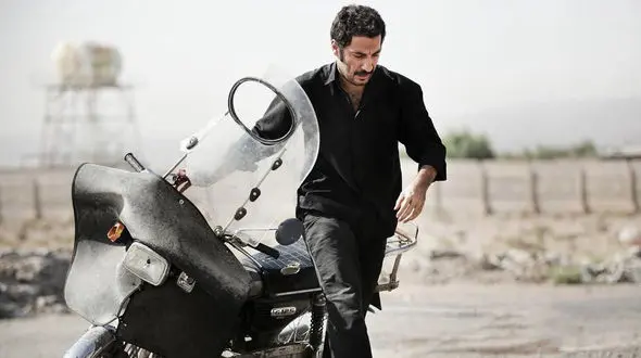 نویده محمدزاده جایزه خارجی خود را به زلزله‌زدگان تقدیم کرد + فیلم