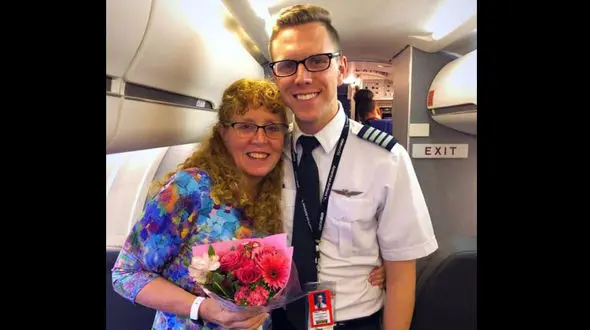 7 ساعت تاخیر و پرواز فقط با یک مسافر ! + عکس