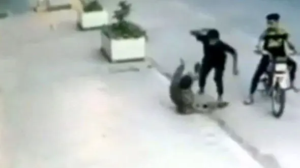 فیلم لحظه سرقت با چاقو در بندرماهشهر