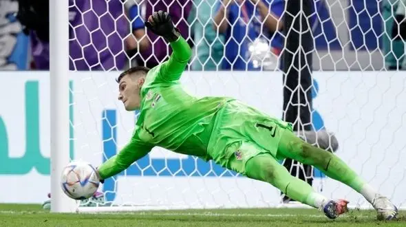 دروازه‌بان تیم ملی کرواسی در نقش واکاشی زوما ! + فیلم درخشش لیواکوویچ