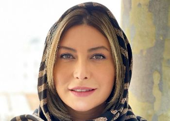 استایل کژوال و روزمره فریبا نادری در سلفی آسانسوری