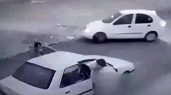 لحظه زورگیری  هفت تیرکش ها از مرد اهوازی جلوی بچه وحشت زده اش + فیلم باورنکردنی