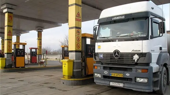 کمبود سوخت به زودی ناوگان حمل و نقل جاده ای را زمینگیر می کند / فساد گسترده در توزیع سوخت وجود دارد