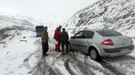 امدادرسانی به مسافران گردنه بیژن / بارش برف پاییزی در سمیرم