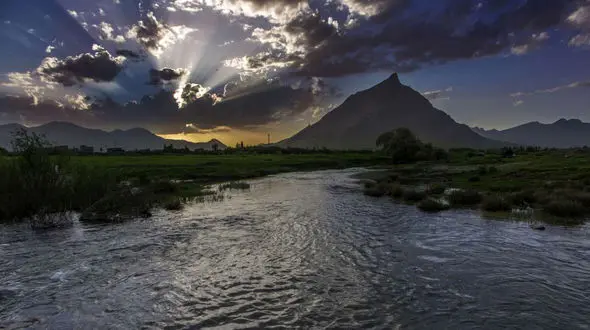 ببینید / نمای کوه لجور از رودخانه شراء+ فیلم 