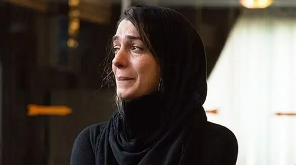 عکس ها / نگاهی به ضجه ها و گریه های  الیکا عبدالرزاقی در مجلس ختم علی معلم/ خانم بازیگر خوش خنده چقدر عزاداره 